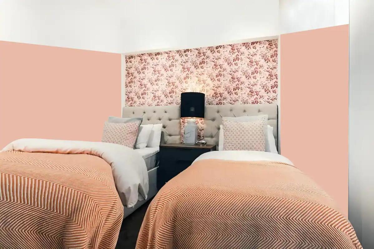 דירות לונדון Awesome Leicester Sq! Fashion Flat For Theatre Families And Happy Friends מראה חיצוני תמונה